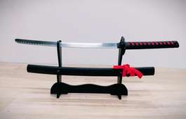 Катана японский меч на подставке